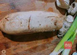 Illustration of how to make brown sugar glutinous rice and lotus root 1