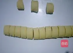 Illustration of how to make baked egg-flavored steamed buns 9