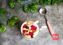 Illustration of how to make fruit and nut yogurt cups 6