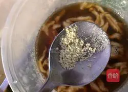 Illustration of home-style shredded pork noodles 8