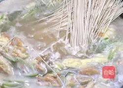 Illustration of how to make radish and egg noodle soup 7