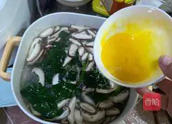 Home-style warm soup | Spinach, mushroom and egg soup recipe 7