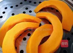 Illustration of how to make corn buns 1