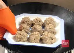 Illustration of how to make eggplant puree meatballs 7