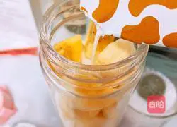 Illustration of how to make banana milk 3