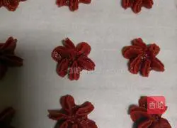 Illustration of how to make cherry blossom cookies 8