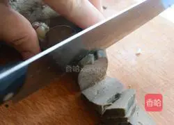 Illustration of how to make cold spinach and pork liver 3