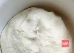 Illustration of how to make large chive pie with thin crust and stuffing 2