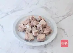 Illustration of how to make pork ribs, yam, corn and carrot soup 3