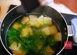 Illustration of how to make asparagus tofu soup 11