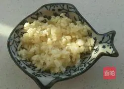 Illustration of how to stir-fry celery and peanuts 4