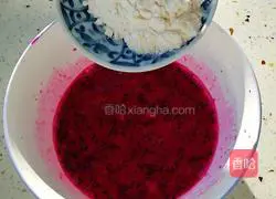 Illustration of how to make dragon fruit egg pancake 5