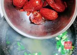 Illustration of how to make nourishing black-bone chicken and yam soup 9