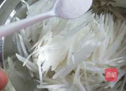 Xinwen Gourmet White Radish Spicy Salad Recipe Illustration 4