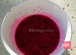 Illustration of how to make dragon fruit egg cake 4