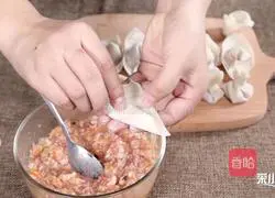 Shrimp and fresh meat wontons teach you three ways to make wontons, illustration 7