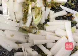 Illustration of making rice cake soup with pickled vegetables 6