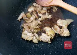 Illustration of how to make fried green pepper with sliced meat 3