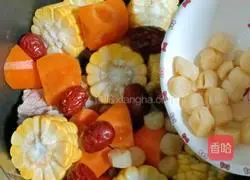 Carrot, Corn and Spare Ribs Soup Recipe Illustration 7