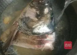 Illustration of how to make stewed fish head and tofu soup 6