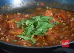 Illustration of how to make tomato meat sauce pasta 11