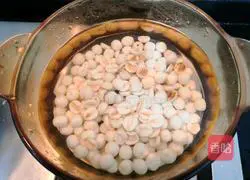 Osmanthus coconut milk Lotus seed soup recipe 5