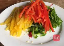 Illustration of how to make shredded bell pepper pork 3