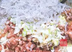 Illustration of how to make cabbage, meat and vermicelli pie 6