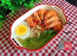 Illustration of how to make chicken soup prawn noodles 9