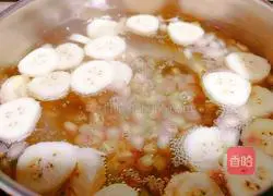 Illustration of how to make banana and pomegranate forget-me-nots 6