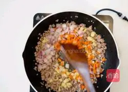 Illustration of how to make fried noodles with green sauce 5