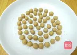 Illustration of how to make pearl milk tea 4