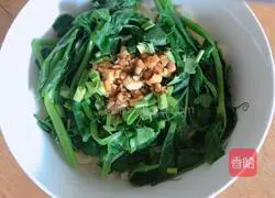 Illustration of how to make pea tip mushroom sauce noodles (Xiangha mushroom sauce) 11