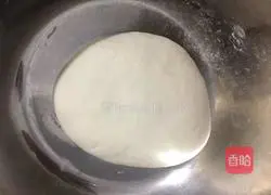 Illustration of how to make big meat buns 2