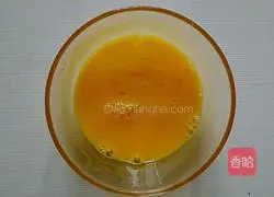 Illustration of how to make vegetable and egg noodles soup 10