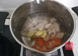 Illustration of how to make seasonal vegetable and chicken soup 13