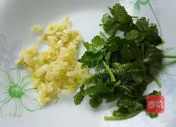 Illustration of how to make spicy and sour jellyfish shreds 3