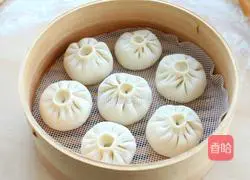 Illustration of how to make sauced pork buns 11