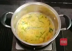 Illustration of how to make egg hibiscus noodles (baby food supplement) 10