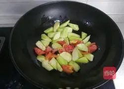 Illustration of how to make loofah and shrimp soup 14