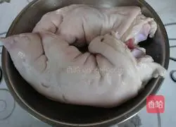 Illustration of how to make peanut stewed pig's feet 3