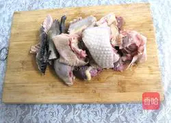 Illustration of how to make wild rice fungus and chicken soup 3