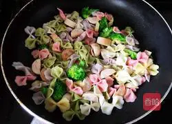 Baby Fish Intestine Butterfly Noodles Recipe Illustration 9