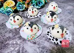 Illustration of how to make little penguin steamed buns 12