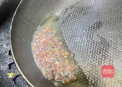 Illustration of how to make braised noodles in old Beijing 6