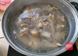 Illustration of making five-finger peach chicken soup 2