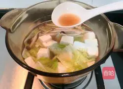 Crab Flavored Mushroom, Cabbage and Tofu Soup Illustration of how to do it 14