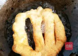 Illustration of how to make Tianjin special snack fruit cake 4