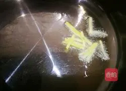 Illustration of how to make green onion and shrimp skin tofu soup 2