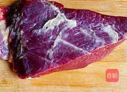 Illustration of how to make beef stew with tomatoes 1